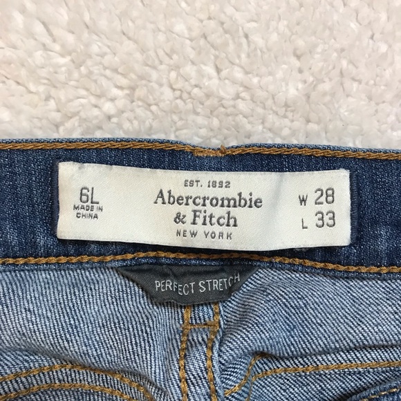 Abercrombie & Fitch ripped skinny jeans size 6L - Picture 3 of 3